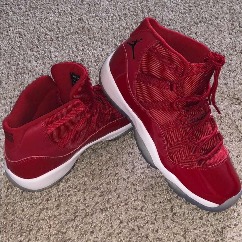 PRICE DROP TODAY ONLY !!! 😍RETRO AIR JORDAN 11’s